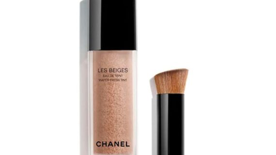 Chanel LES BEIGES WATER-FRESH TINT Water-Fresh Tint With Micro-Droplet Pigments. Bare Skin Effect. Natural And Luminous Healthy Glow - Medium Light